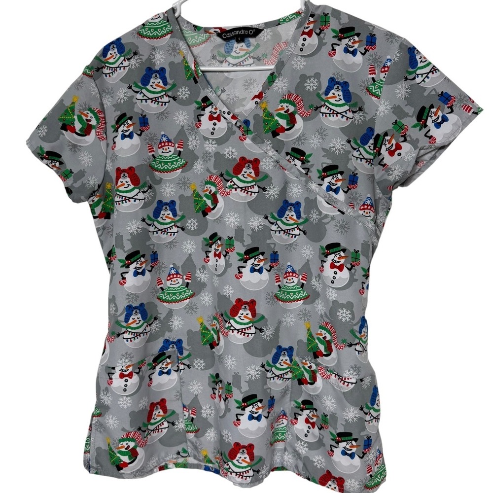 Cassandra O Snowman Holiday Scrub Top Grey Christmas V-Neck Mock Wrap Small
